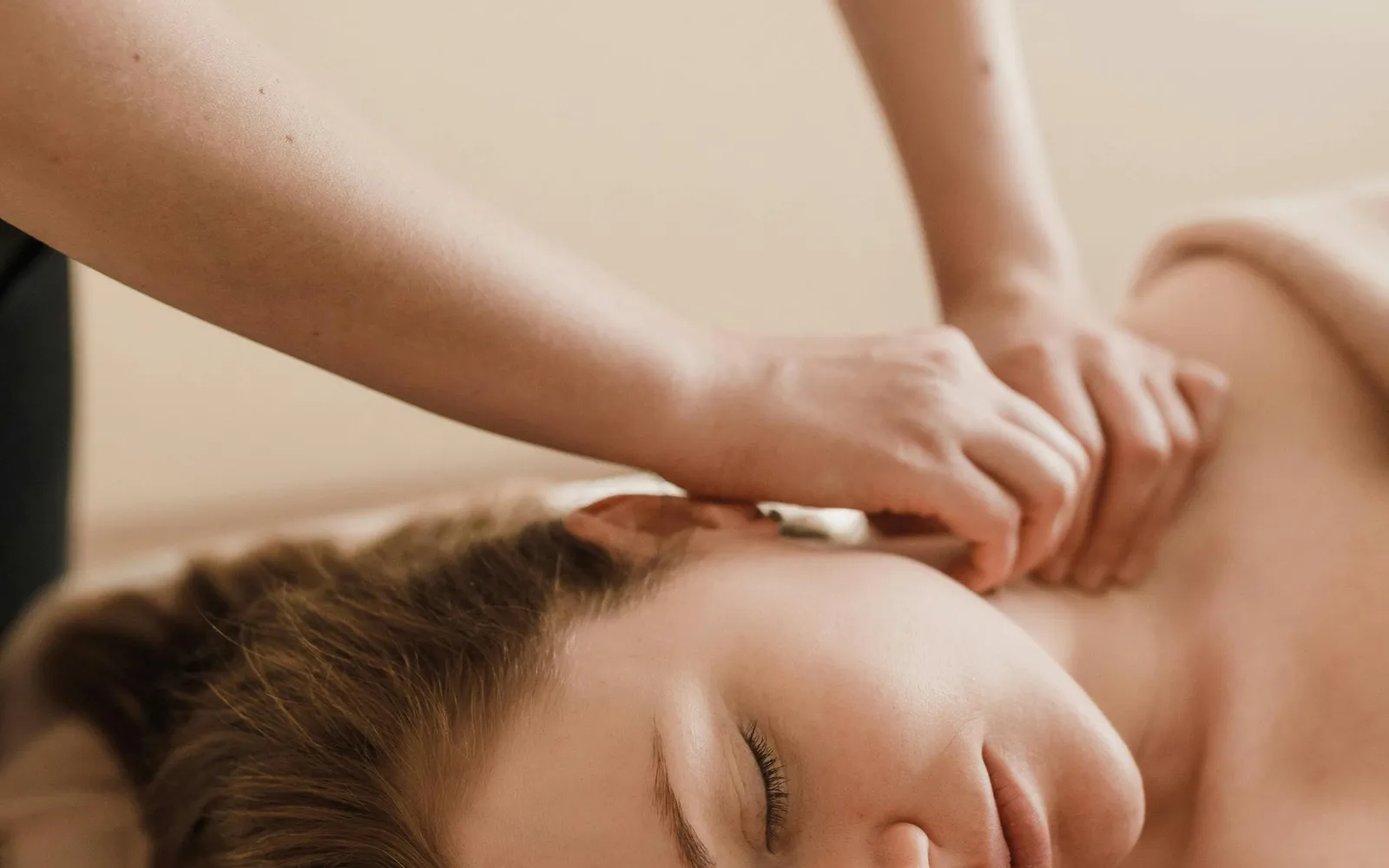 ·Circuito de spa (60 Min.) + spa capilar con masaje craneal (40 min)